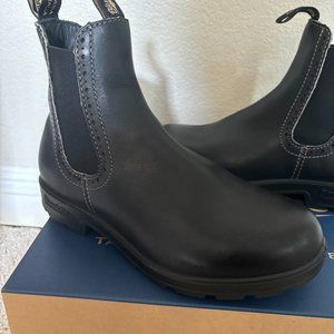 NWT HIGH TOP BLUNDSTONE BOOTS